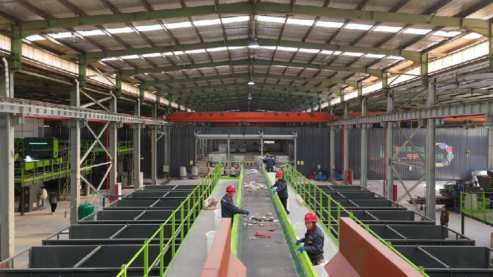 Large-item waste sorting and processing equipment